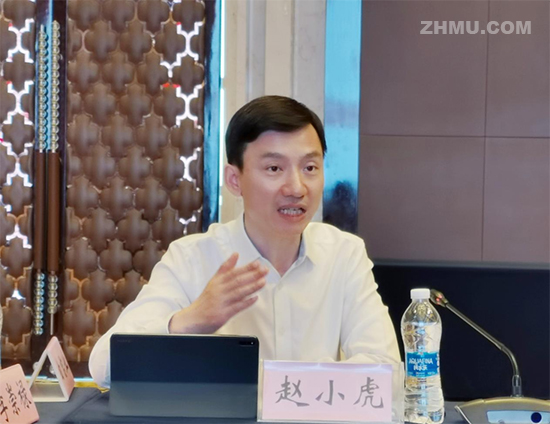 公墓工作委员会主任赵小虎 介绍第九届博览会及相关工作情况